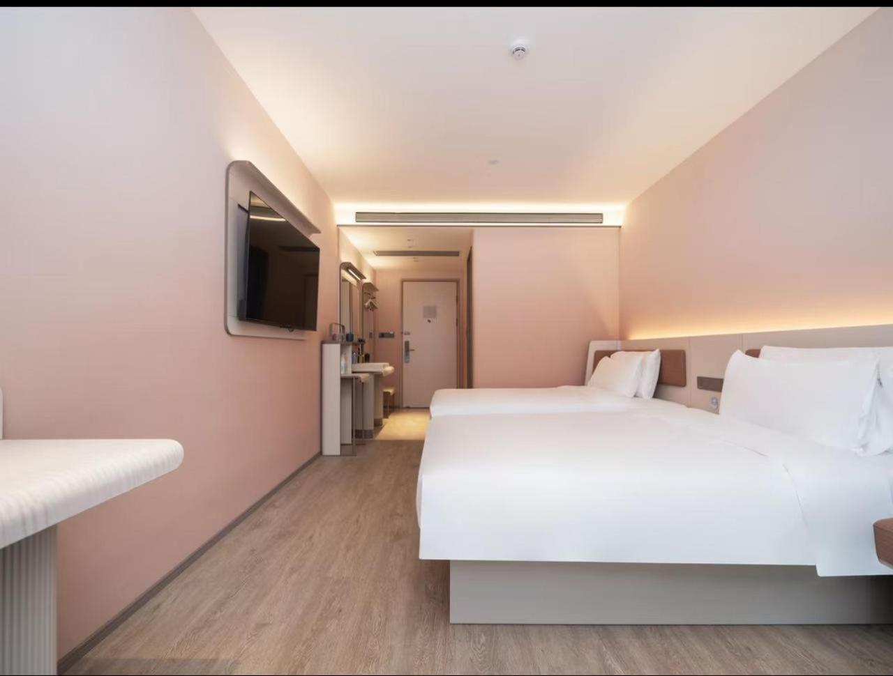 Hotel Hanting Lingang New Wanda Plaza 3*